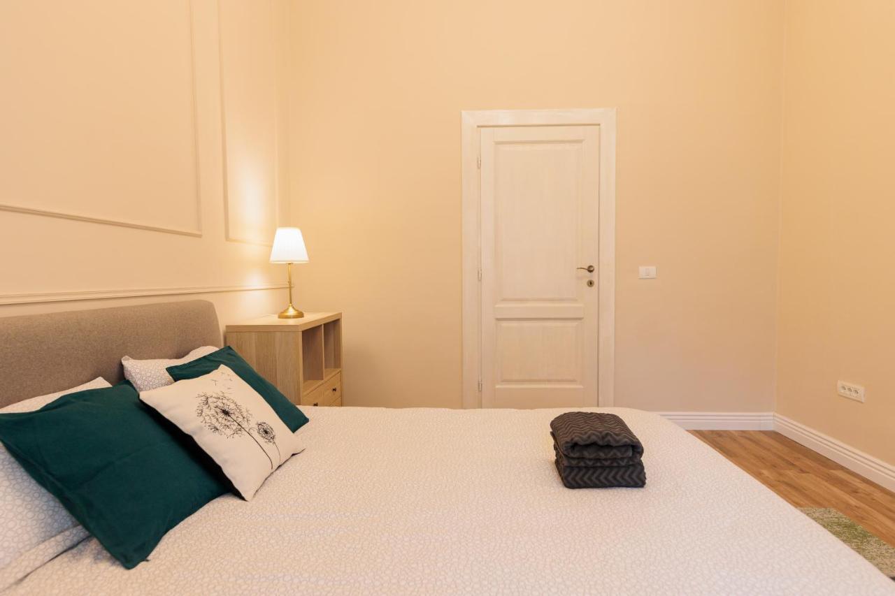 Cozy Apartment In The Historical City Center Timişoara Exteriör bild