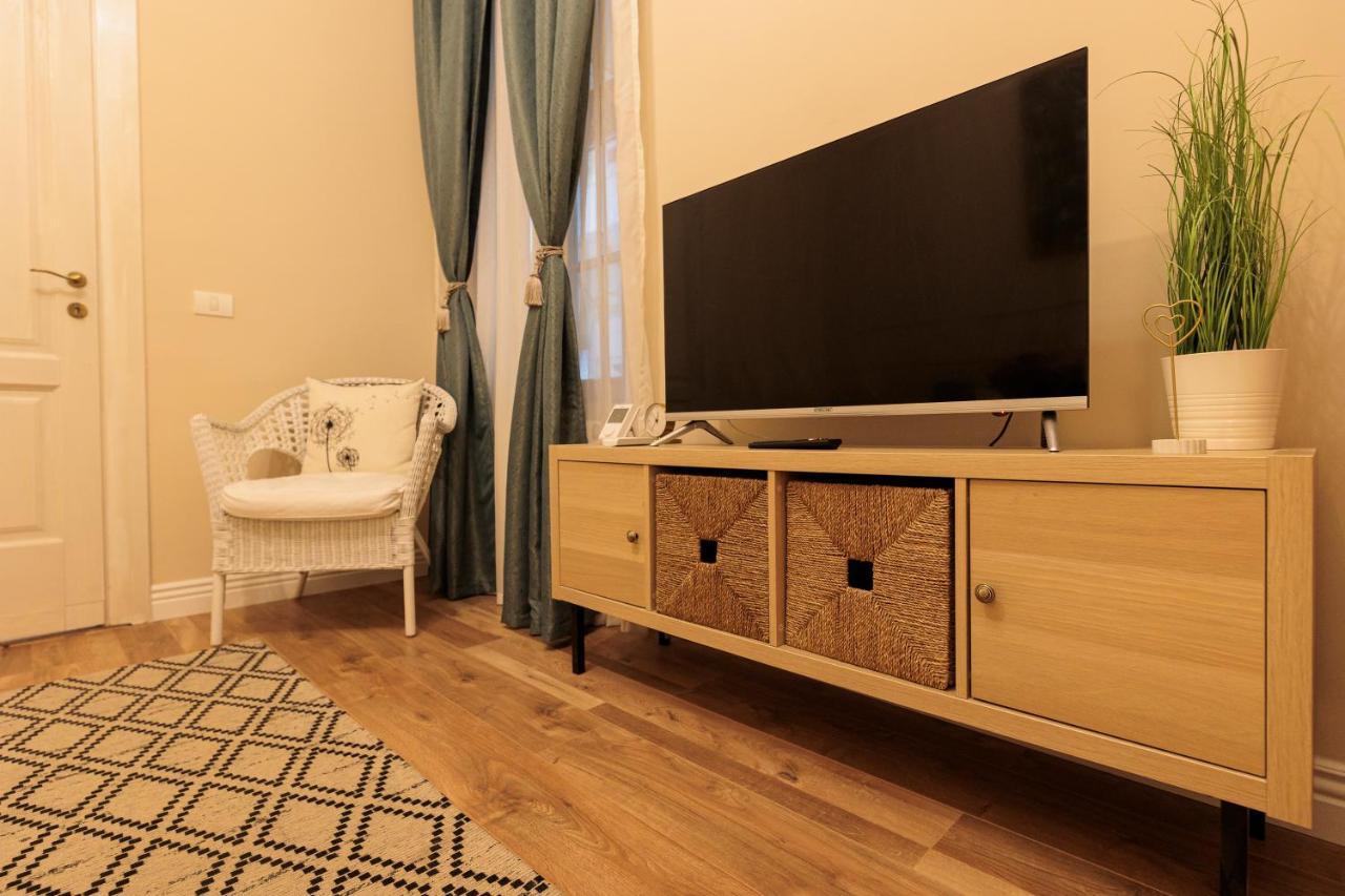 Cozy Apartment In The Historical City Center Timişoara Exteriör bild